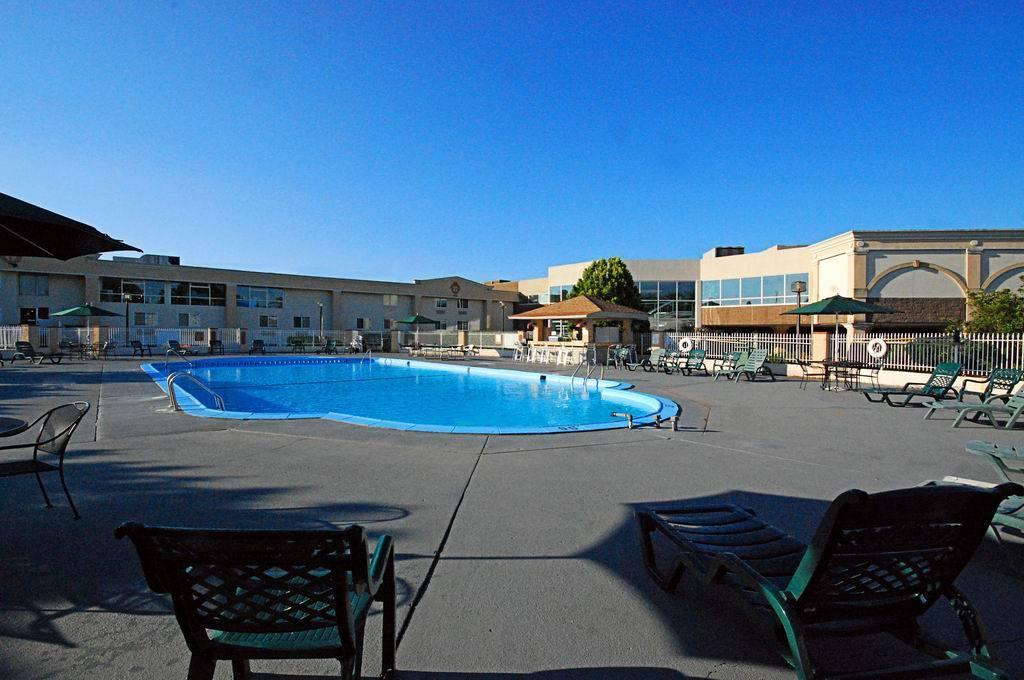 Quality Inn & Conference Center Maple Shade מראה חיצוני תמונה